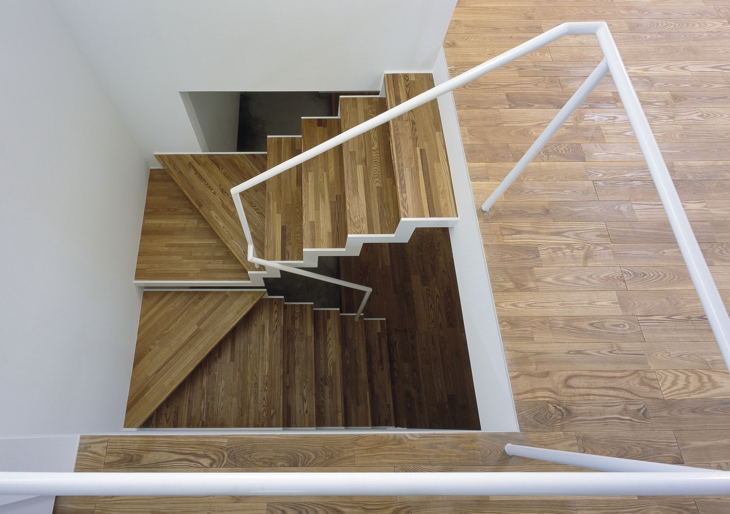 注文住宅・デザイン住宅建築実例_階段