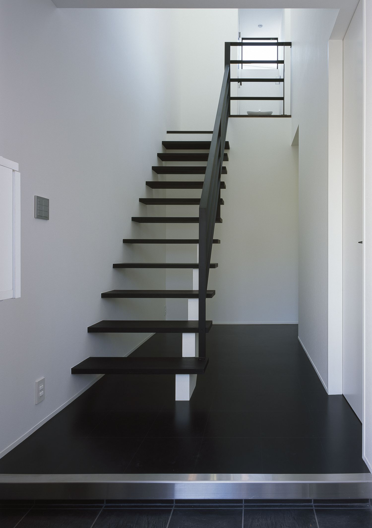 注文住宅・デザイン住宅建築実例_玄関