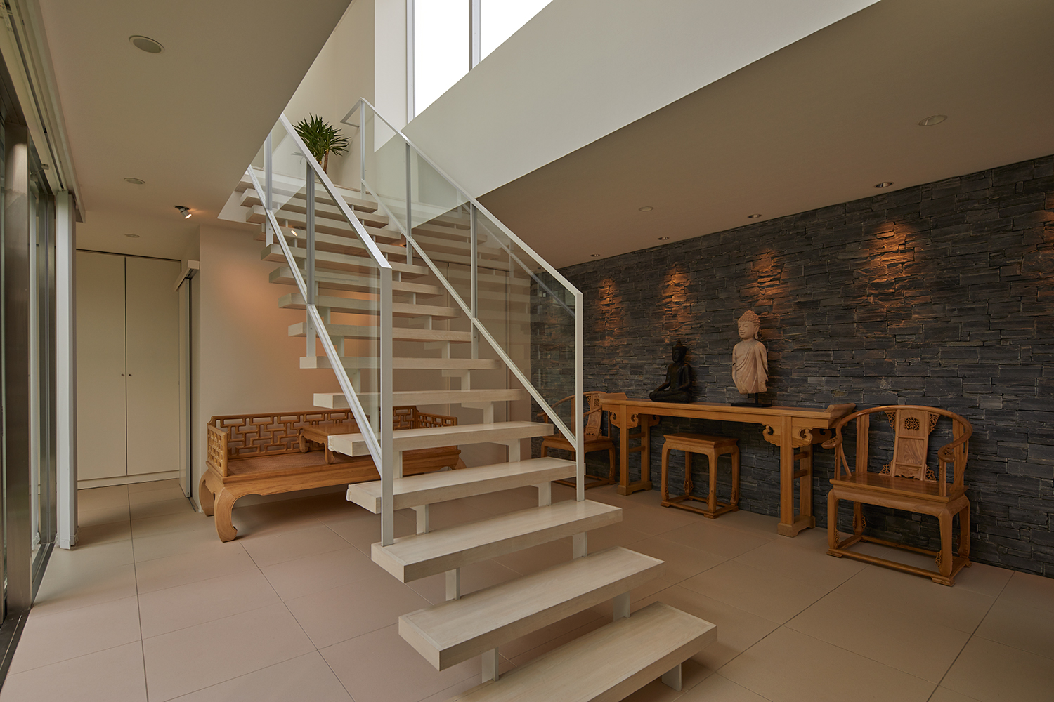 注文住宅・デザイン住宅建築実例_階段 注文住宅・デザイン住宅建築実例_『CASE455 N邸（社長の邸宅）』_外観 注文住宅・デザイン住宅建築実例_『CASE455 N邸（社長の邸宅）』_階段