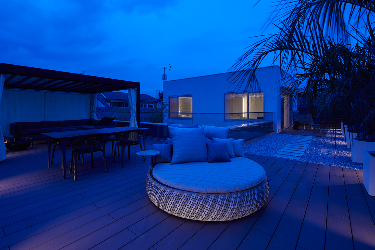 注文住宅・デザイン住宅建築実例_テラス・バルコニー 注文住宅・デザイン住宅建築実例_『CASE455 N邸（社長の邸宅）』_テラス・バルコニー