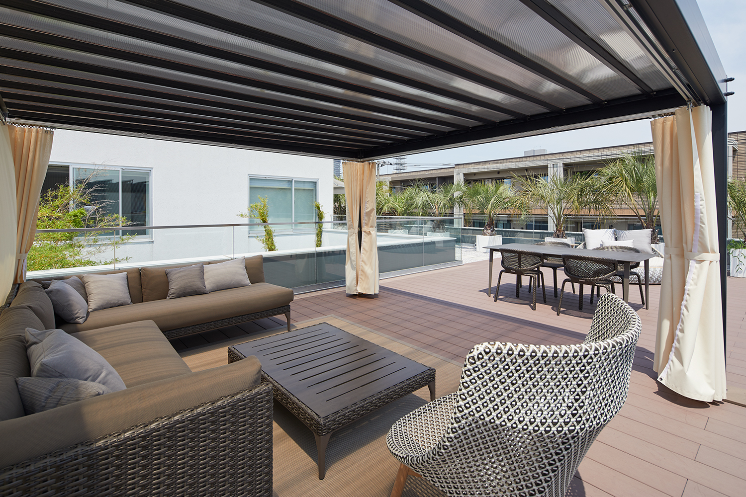 注文住宅・デザイン住宅建築実例_テラス・バルコニー 注文住宅・デザイン住宅建築実例_『CASE455 N邸（社長の邸宅）』_テラス・バルコニー