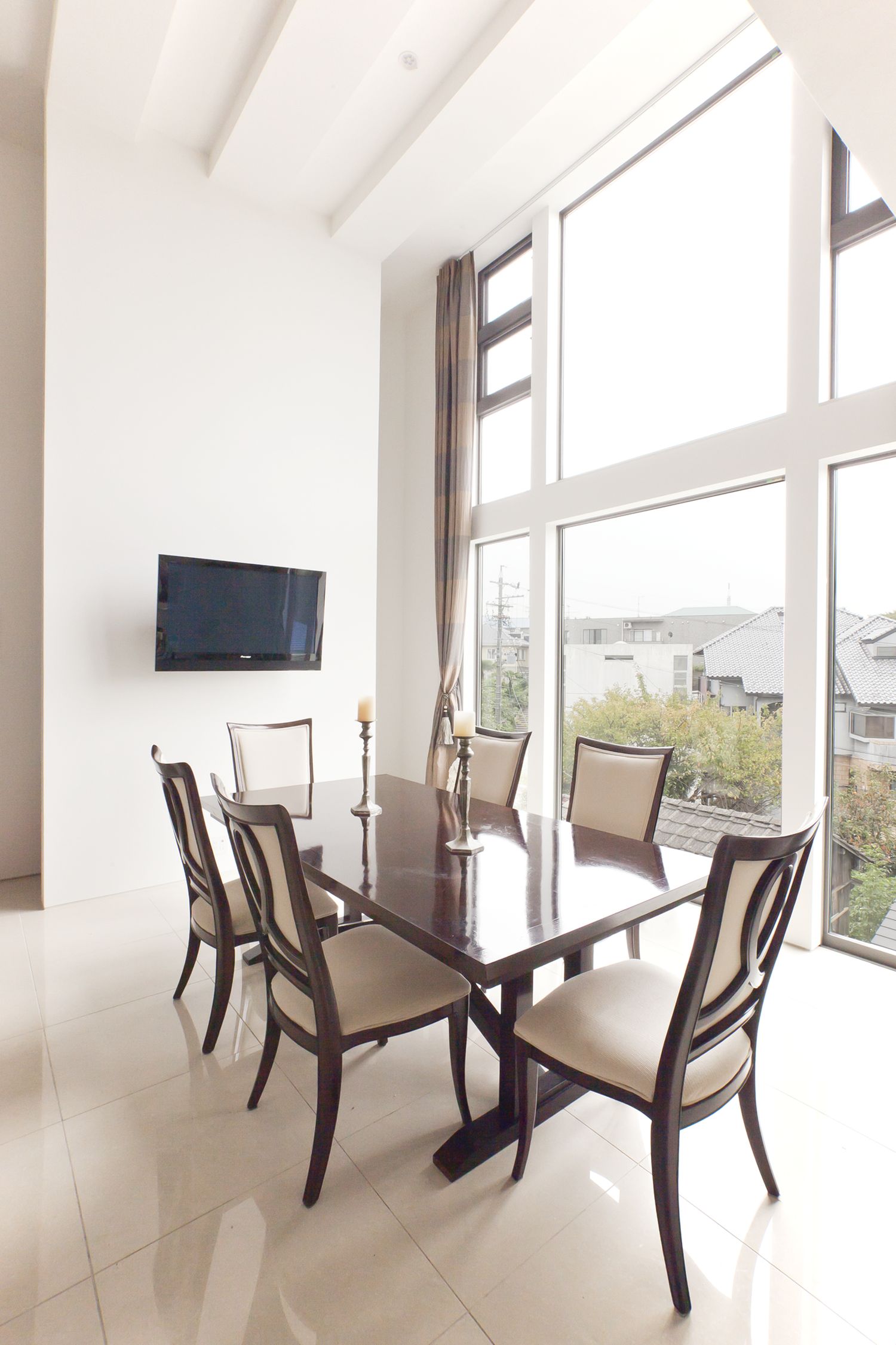 注文住宅・大きい窓があるダイニング・景色が見えるダイニング