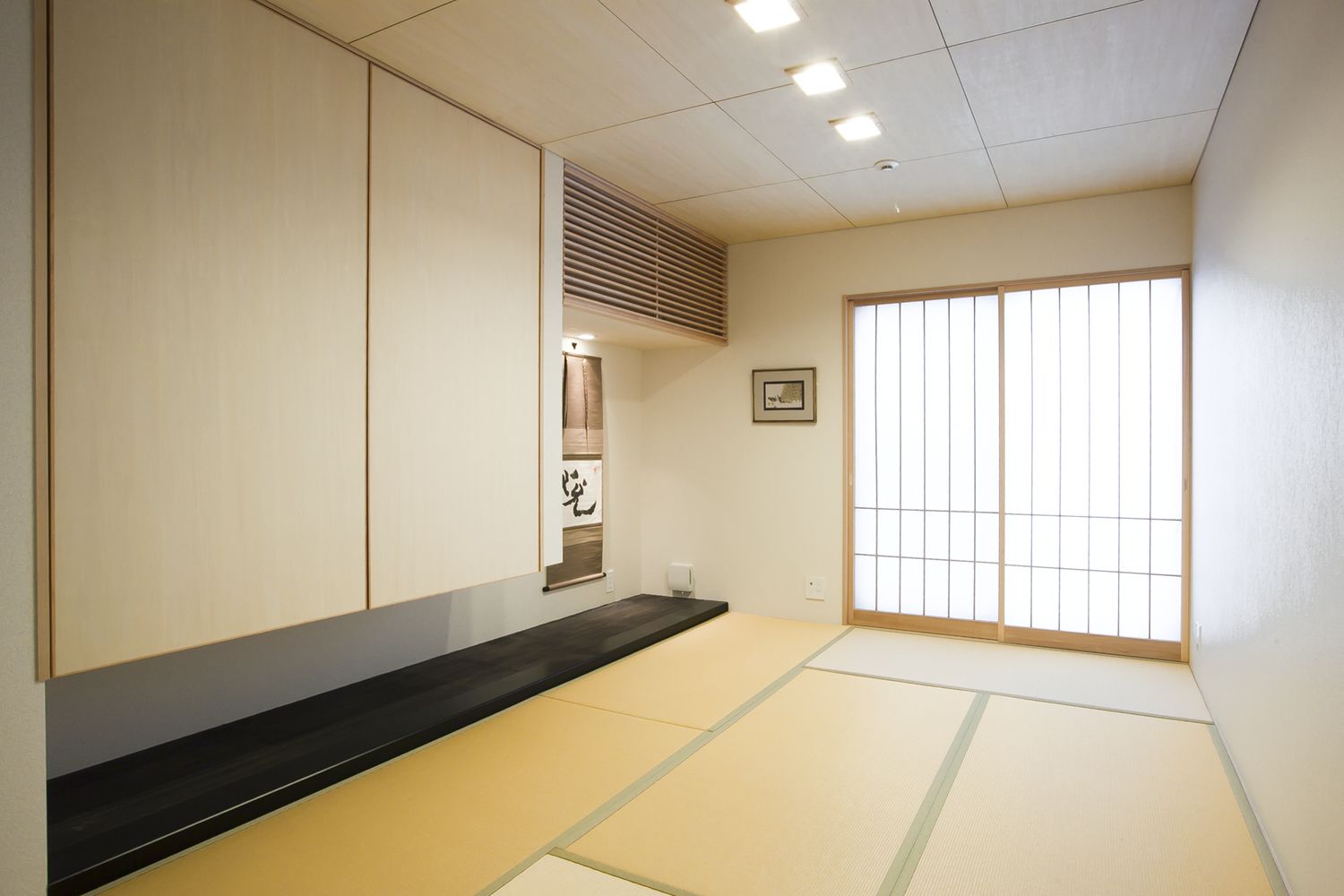 注文住宅・和室・浮き収納・広く見える和室・収納のある和室