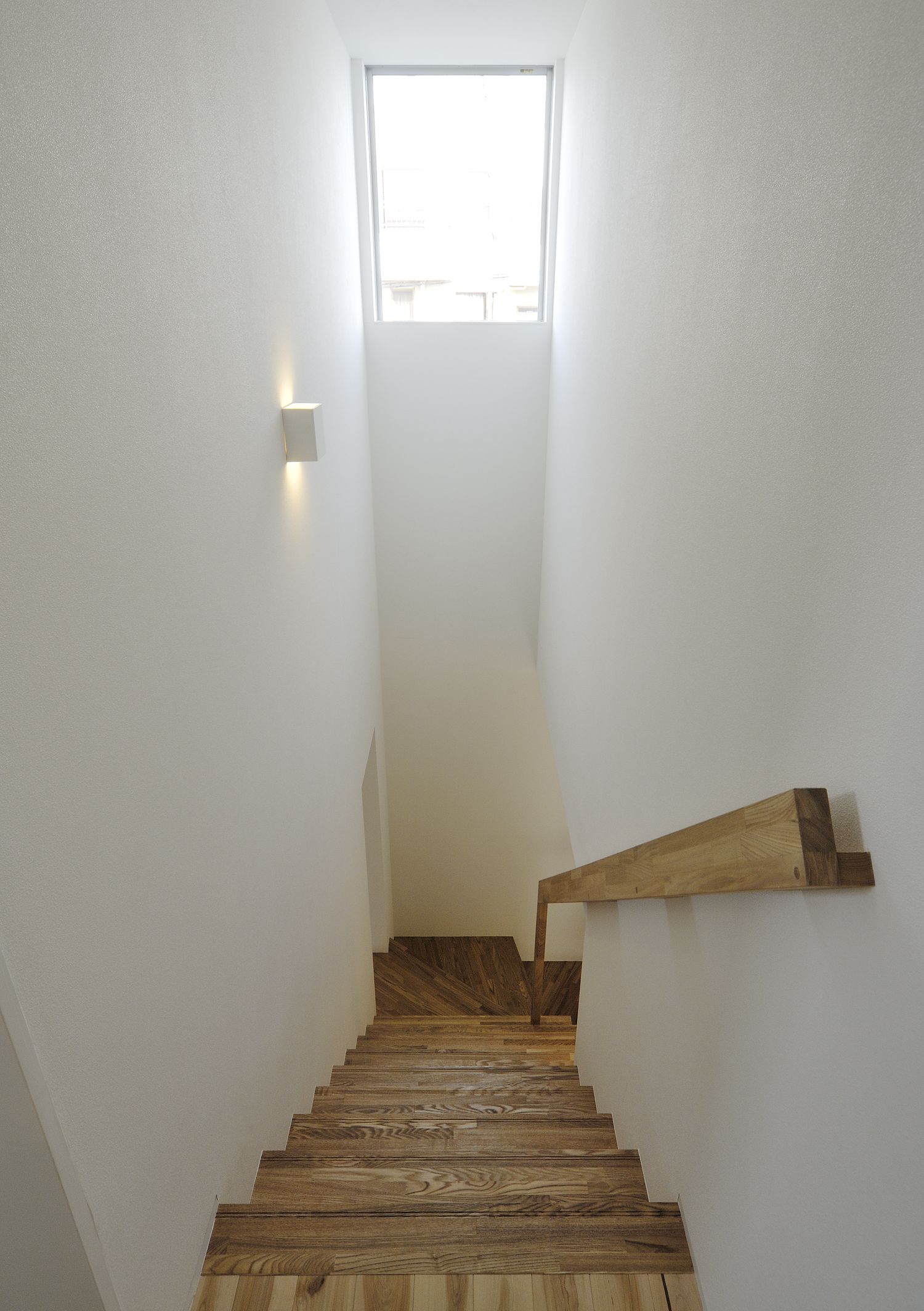 注文住宅・習志野市・箱型階段・木目調の階段