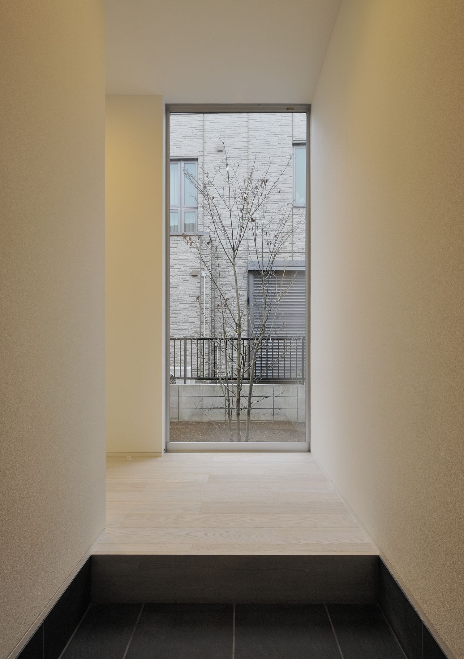 注文住宅・習志野市・中庭が見える玄関・注文住宅植栽費用