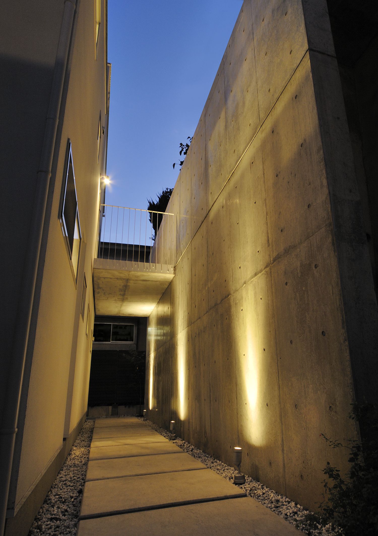 注文住宅・外観・アプローチ・ライトアップされた外観