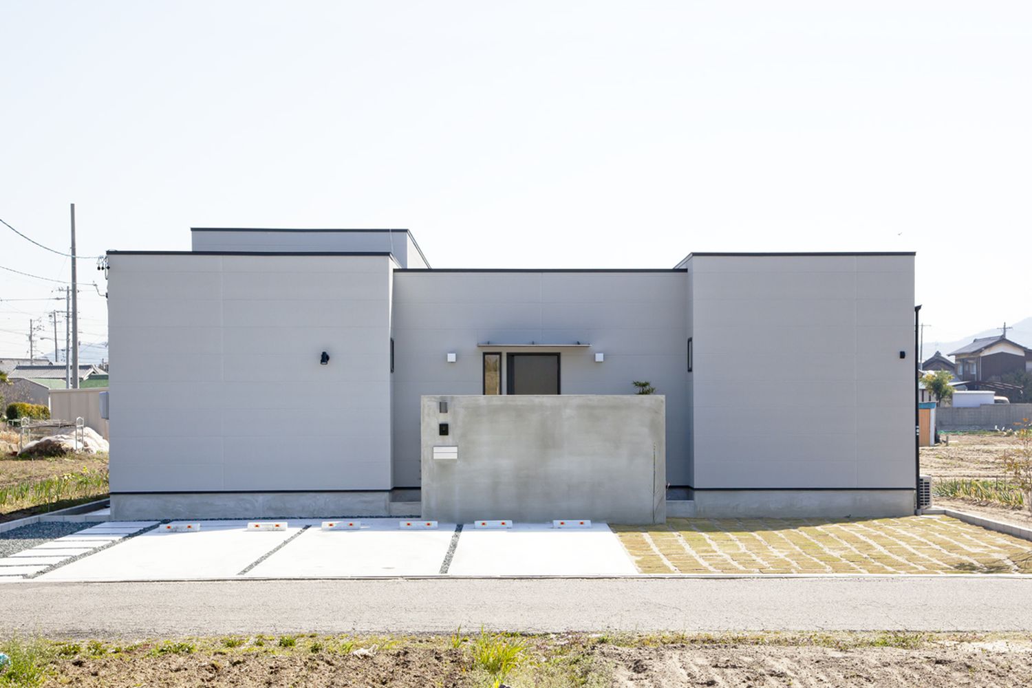 デザイン住宅建築実例_外観・注文住宅『CASE297  「外」を持つ家』の建築実例・施⼯例の写真・建物外観全体