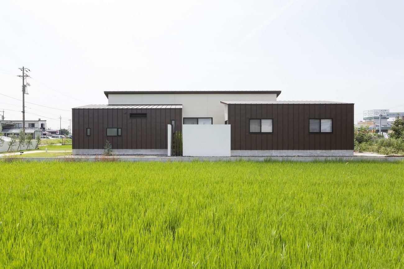 デザイン住宅建築実例_外観・注文住宅『CASE303 jiku』の建築実例・施⼯例の写真・建物外観全体