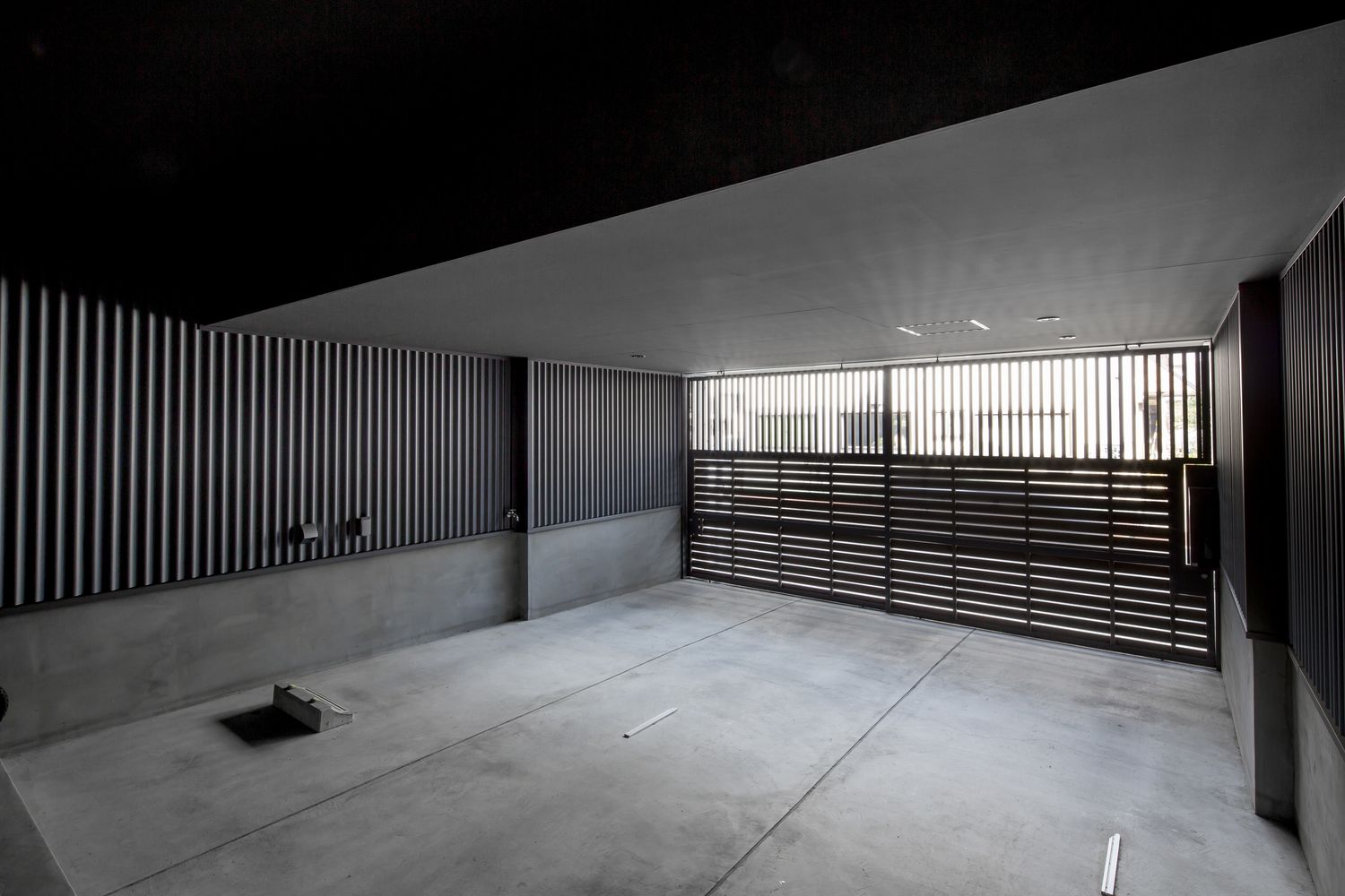 注文住宅・デザイン住宅建築実例_ガレージ