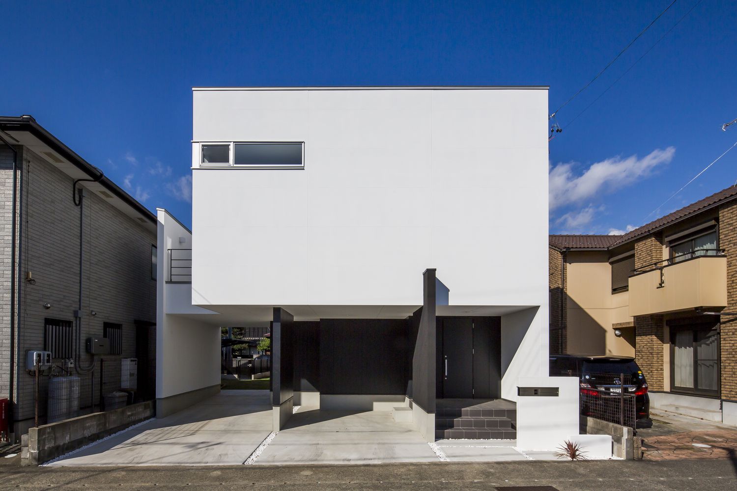 デザイン住宅建築実例_外観・注文住宅『CASE324 blanc』の建築実例・施⼯例の写真・建物外観全体