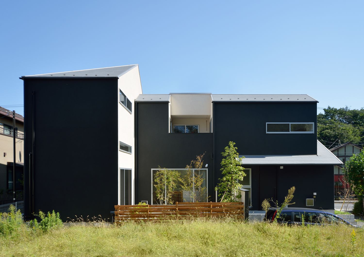 デザイン住宅建築実例_外観・注文住宅『CASE339 切妻の家』の建築実例・施⼯例の写真・建物外観全体