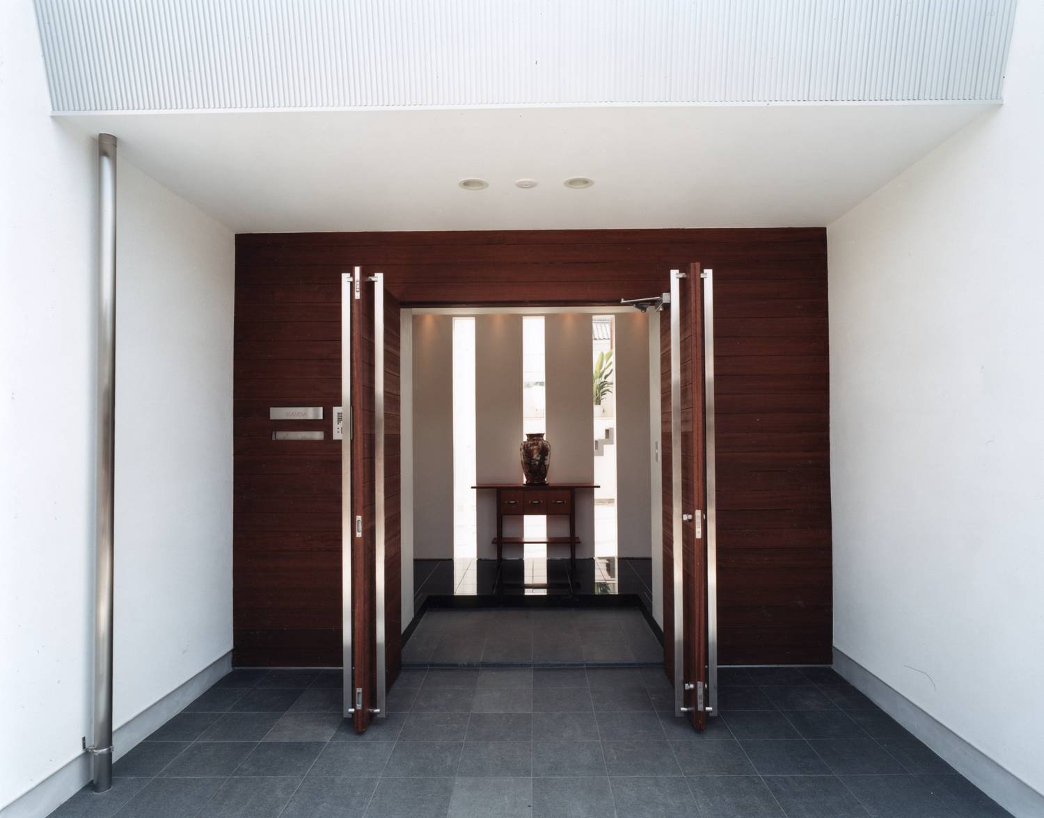 注文住宅・デザイン住宅建築実例_玄関