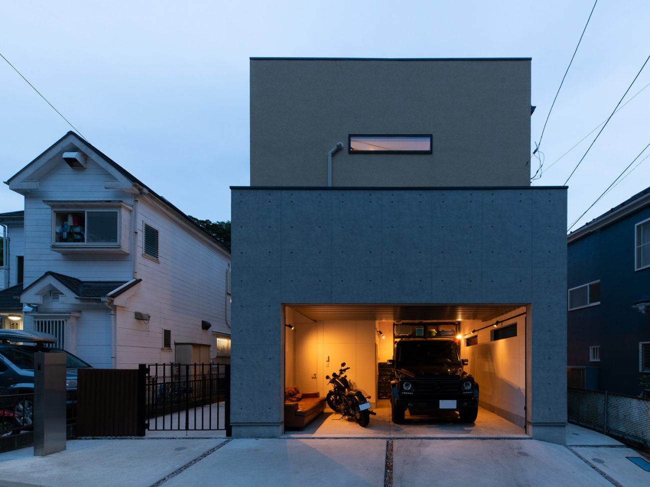 インナーガレージ付きのキューブ状の外観の住宅・デザイン住宅 注文住宅・デザイン住宅建築実例_『CASE637 『Assemble』』_外観