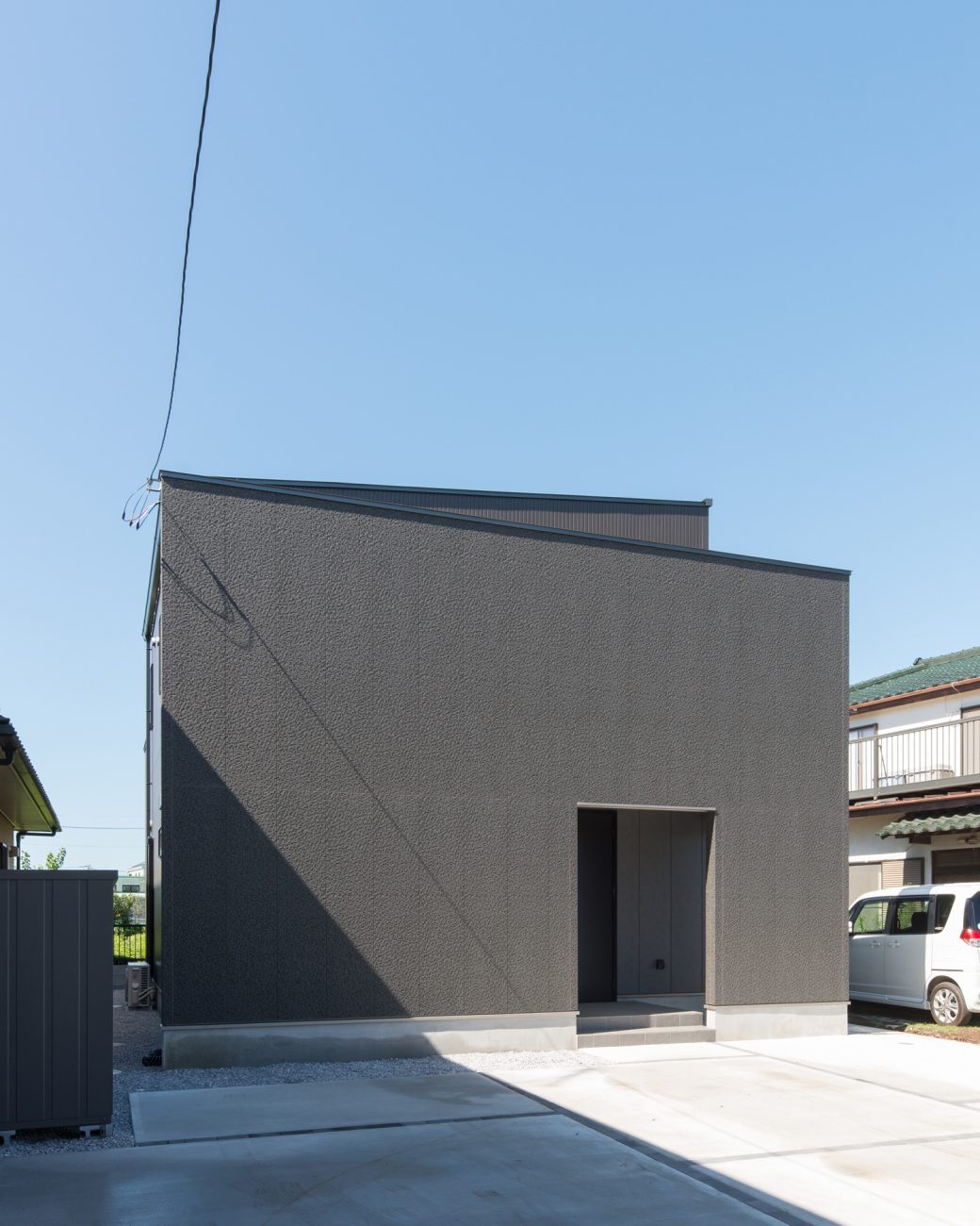 黒い外壁で、窓の無いキューブ状の外観の住宅・デザイン住宅 注文住宅・デザイン住宅建築実例_『CASE638 「BLACK BOX」』_外観