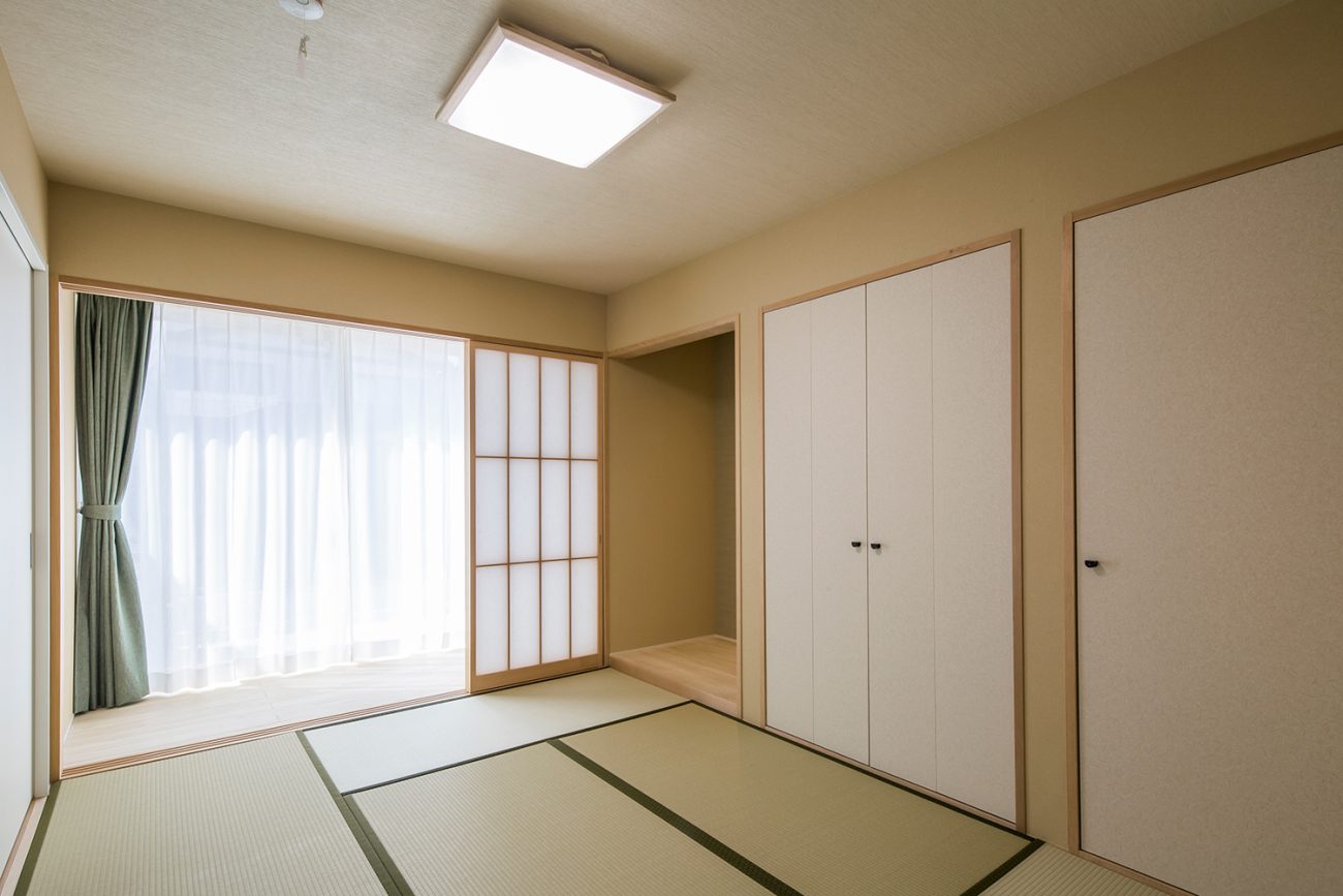 障子で仕切られた、押し入れや床の間のある純和風の和室・デザイン住宅 注文住宅・デザイン住宅建築実例_『CASE635 三角屋根でつながる家』_和室