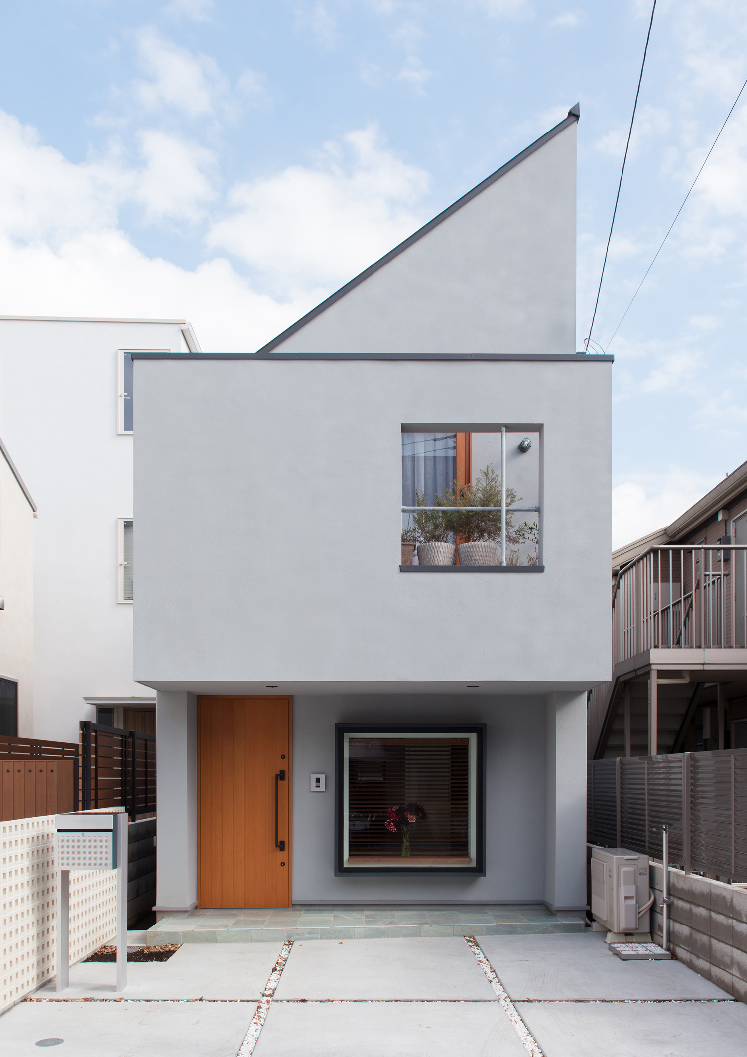 注文住宅『CASE643 だて窓のハウス』の建築実例・施⼯例の写真・建物外観全体 注文住宅・デザイン住宅建築実例_『CASE643 だて窓のハウス』_外観