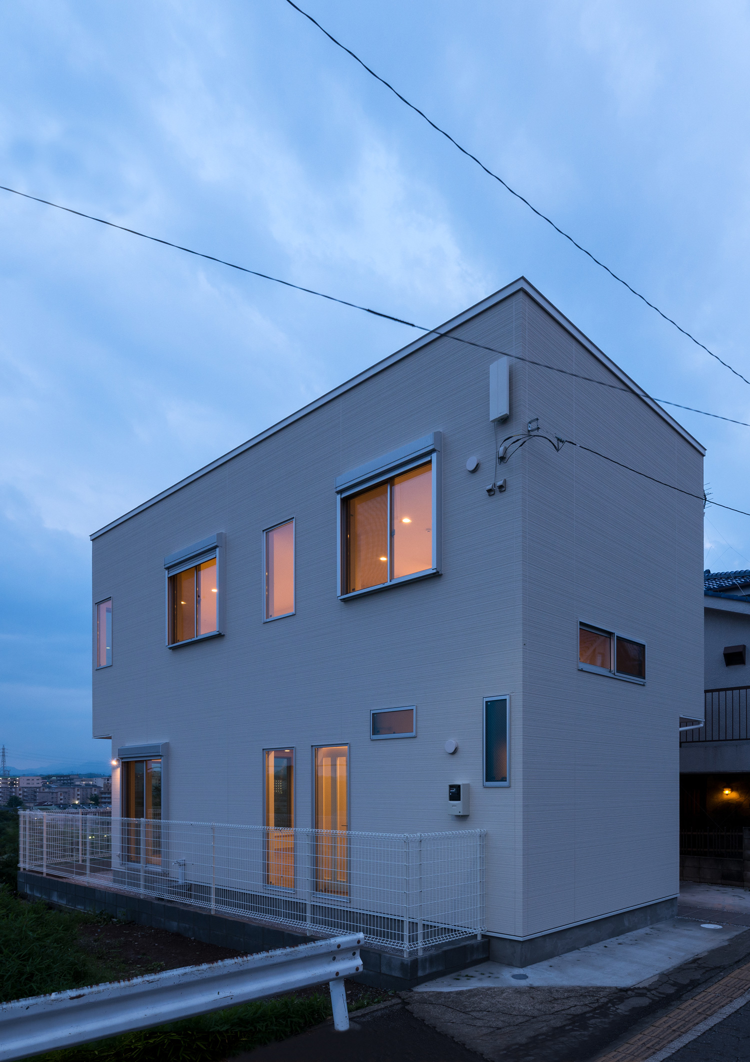 側面の壁に多く開口部を設けた住宅の外観・デザイン住宅 注文住宅・デザイン住宅建築実例_『CASE650 景色を持つ家』_外観