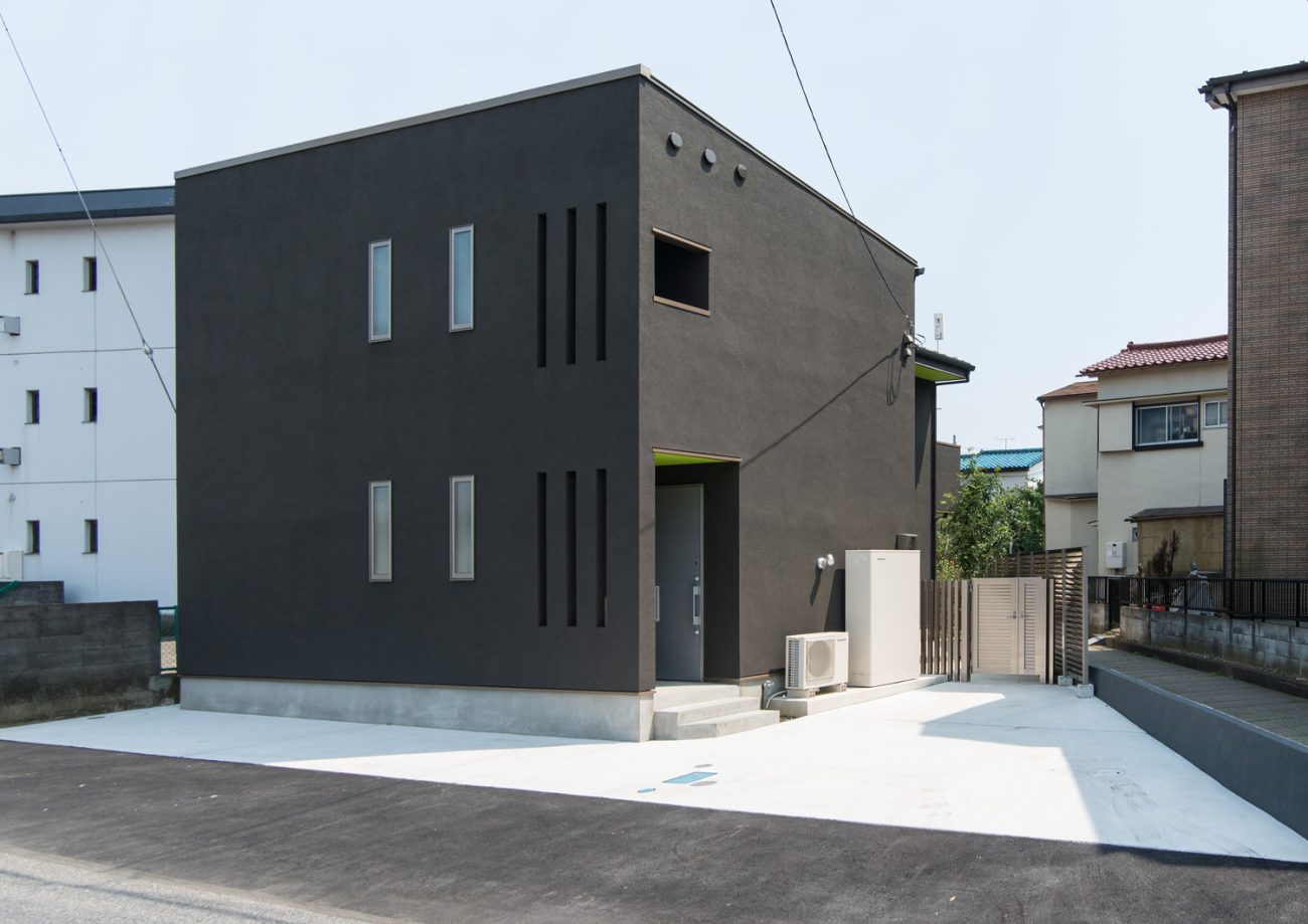 黒いキューブ状の外観の住まい・デザイン住宅 注文住宅・デザイン住宅建築実例_『CASE652 2つの吹抜けを持つ家。』_外観