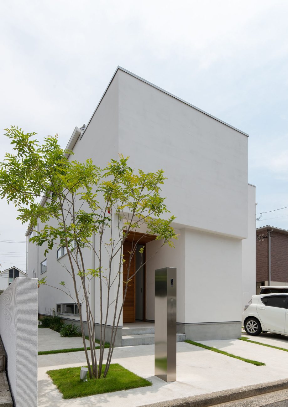 シンボルツリーがある白い外壁の住宅・デザイン住宅 注文住宅・デザイン住宅建築実例_『CASE663 シークエンス』_外観