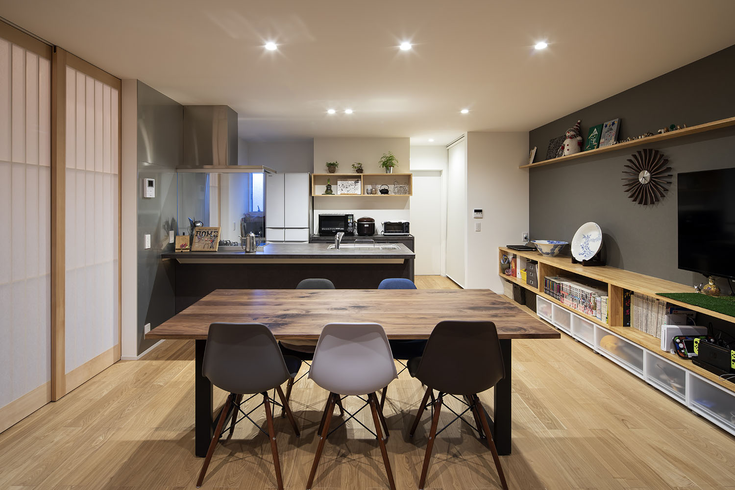 障子で仕切られたフローリングのLDK・デザイン住宅 注文住宅・デザイン住宅建築実例_『CASE669 ludique』_LDK