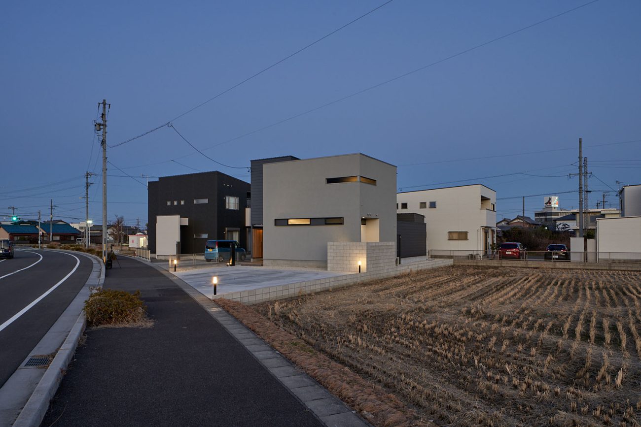 目の前に田んぼが広がるキューブ状の住宅・デザイン住宅 注文住宅・デザイン住宅建築実例_『CASE670 静かな形の家』_外観