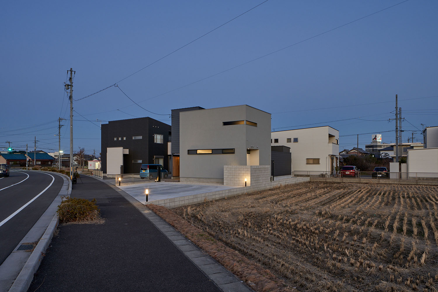 目の前に田んぼが広がるキューブ状の住宅・デザイン住宅 注文住宅・デザイン住宅建築実例_『CASE670 静かな形の家』_外観