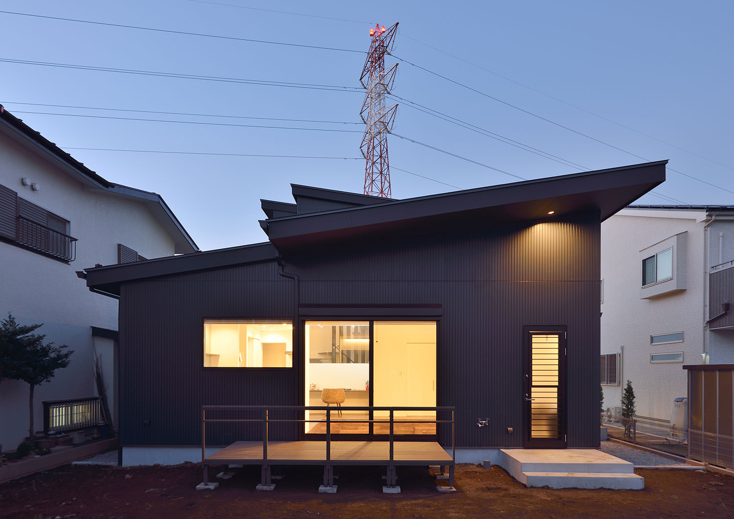 庭に面して大きな窓がある住宅の外観・デザイン住宅 注文住宅・デザイン住宅建築実例_『CASE672 Trick Art』_外観