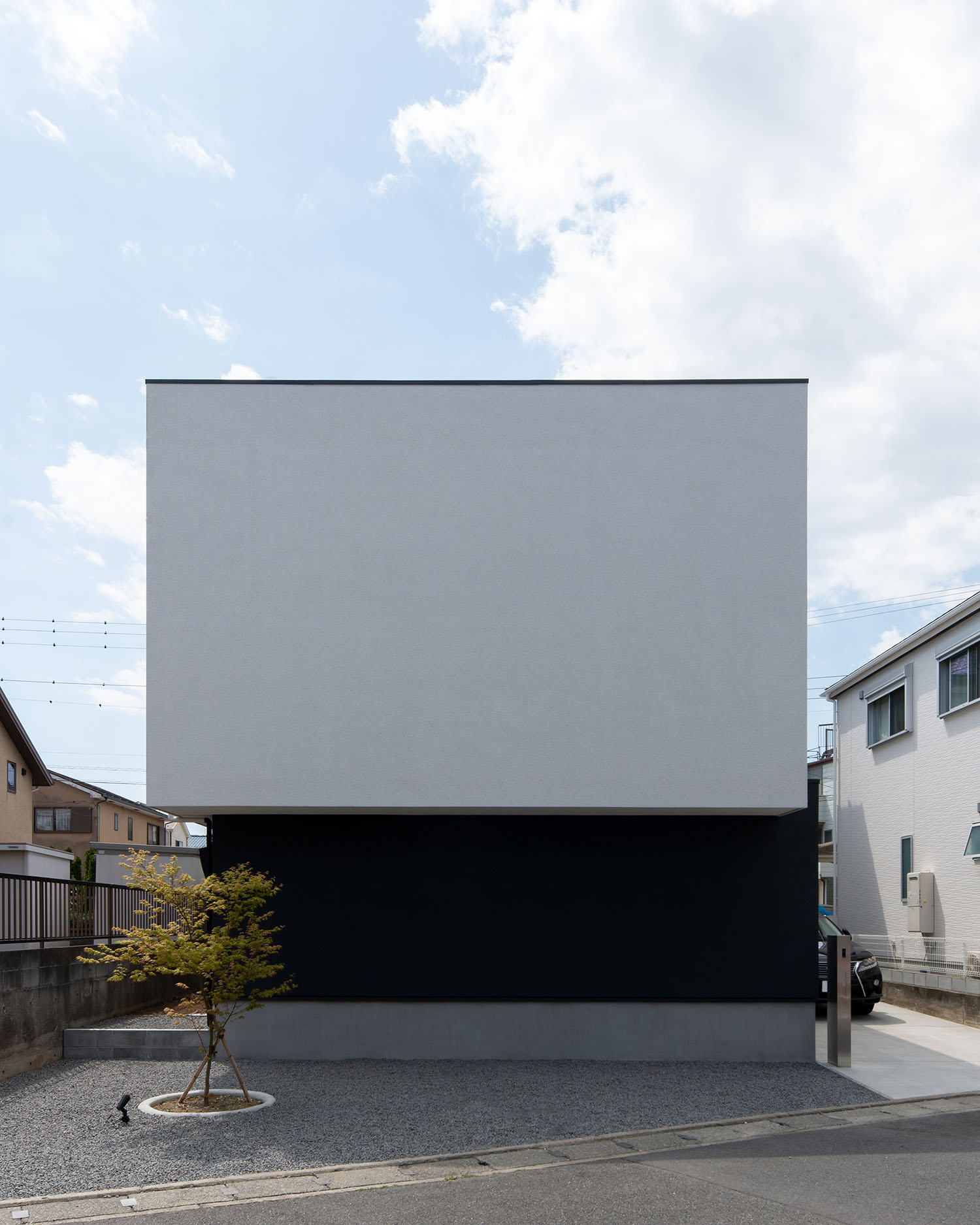 ホワイト×濃いグレー