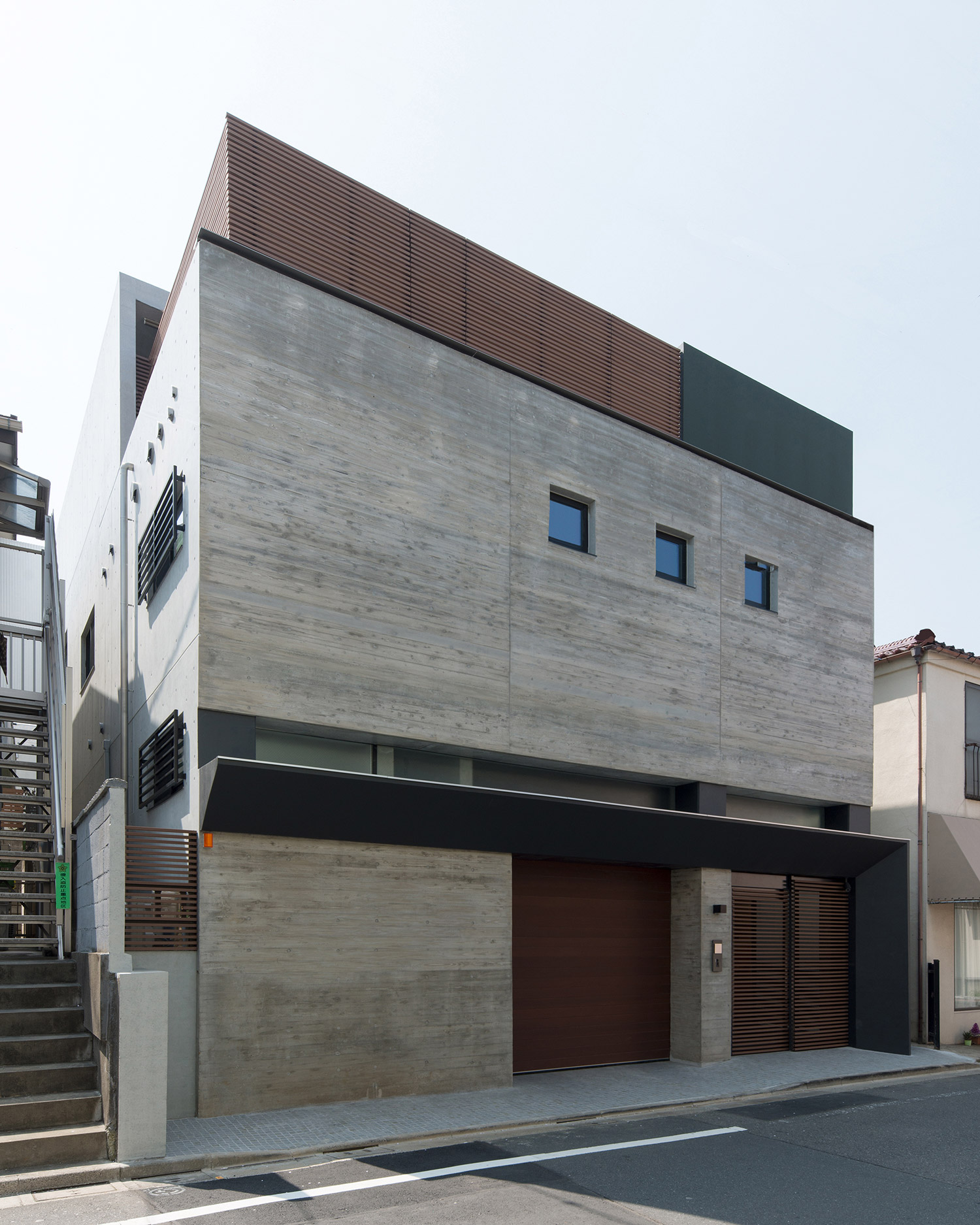 コンクリート打ち放しで、窓が少ない外観の住まい・デザイン住宅 注文住宅・デザイン住宅建築実例_『CASE606 CEDAR BOX』_外観