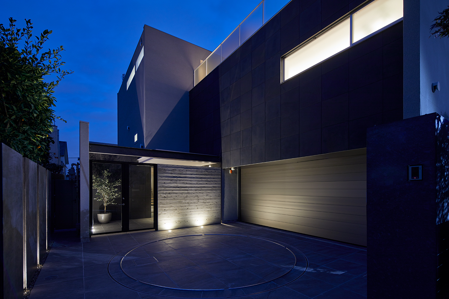 注文住宅『CASE632 H邸（社長の邸宅）』の建築実例・施⼯例の写真・建物外観全体 注文住宅・デザイン住宅建築実例_『CASE632 H邸（社長の邸宅）』_外観