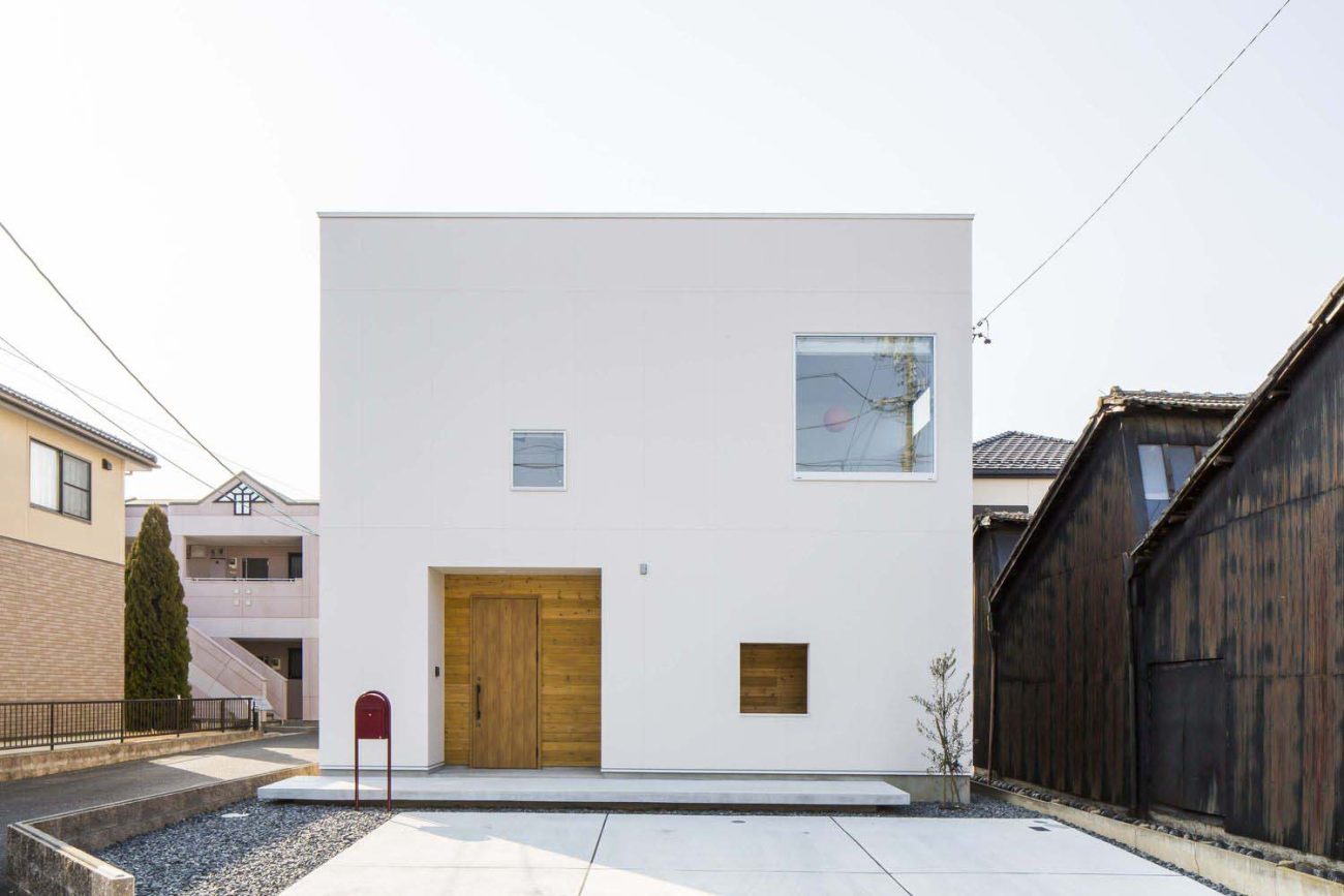 デザイン住宅建築実例_外観・注文住宅『CASE348 壁の家』の建築実例・施⼯例の写真・建物外観全体