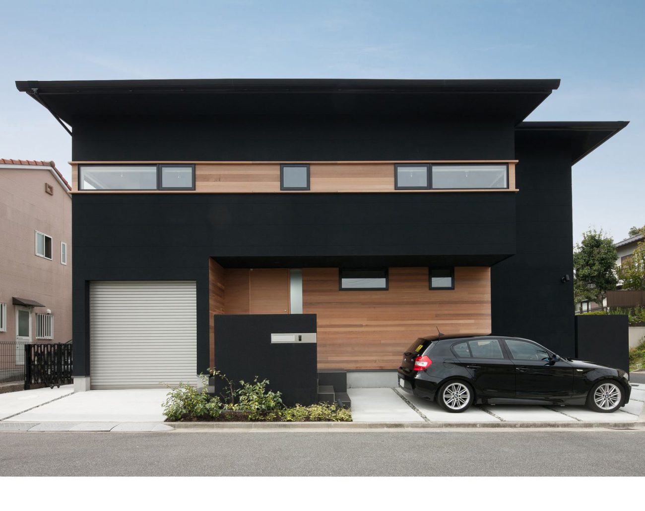 デザイン住宅建築実例_外観・注文住宅『CASE340 庇のある家』の建築実例・施⼯例の写真・建物外観全体