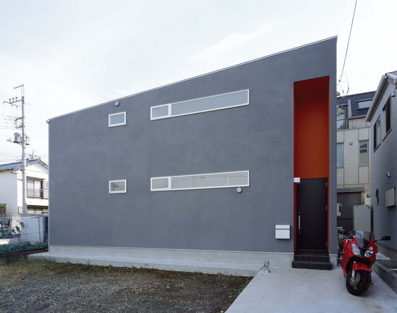 注文住宅『CASE252 スリットハウス』の建築実例・施⼯例の写真・建物外観全体