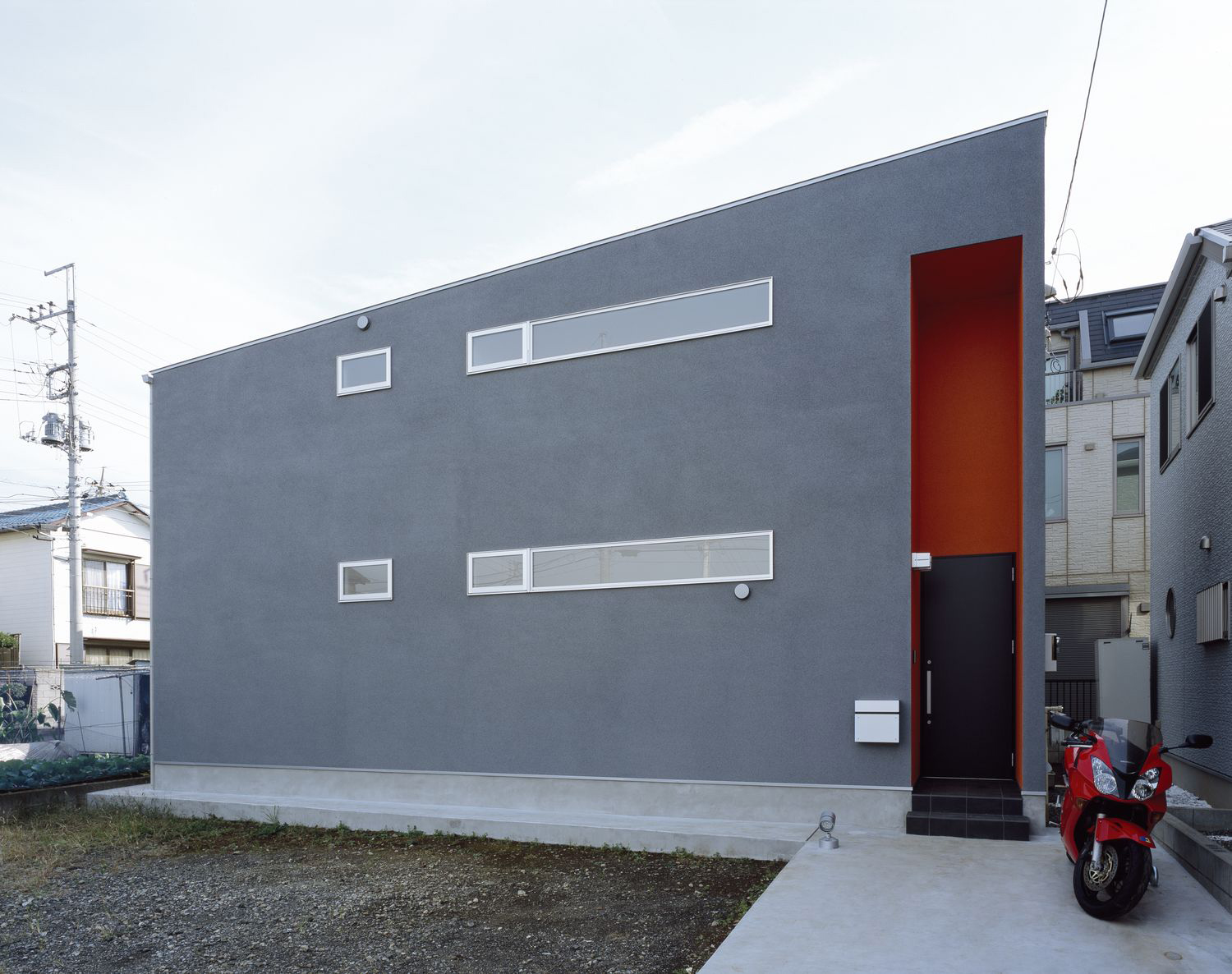 注文住宅『CASE252 スリットハウス』の建築実例・施⼯例の写真・建物外観全体