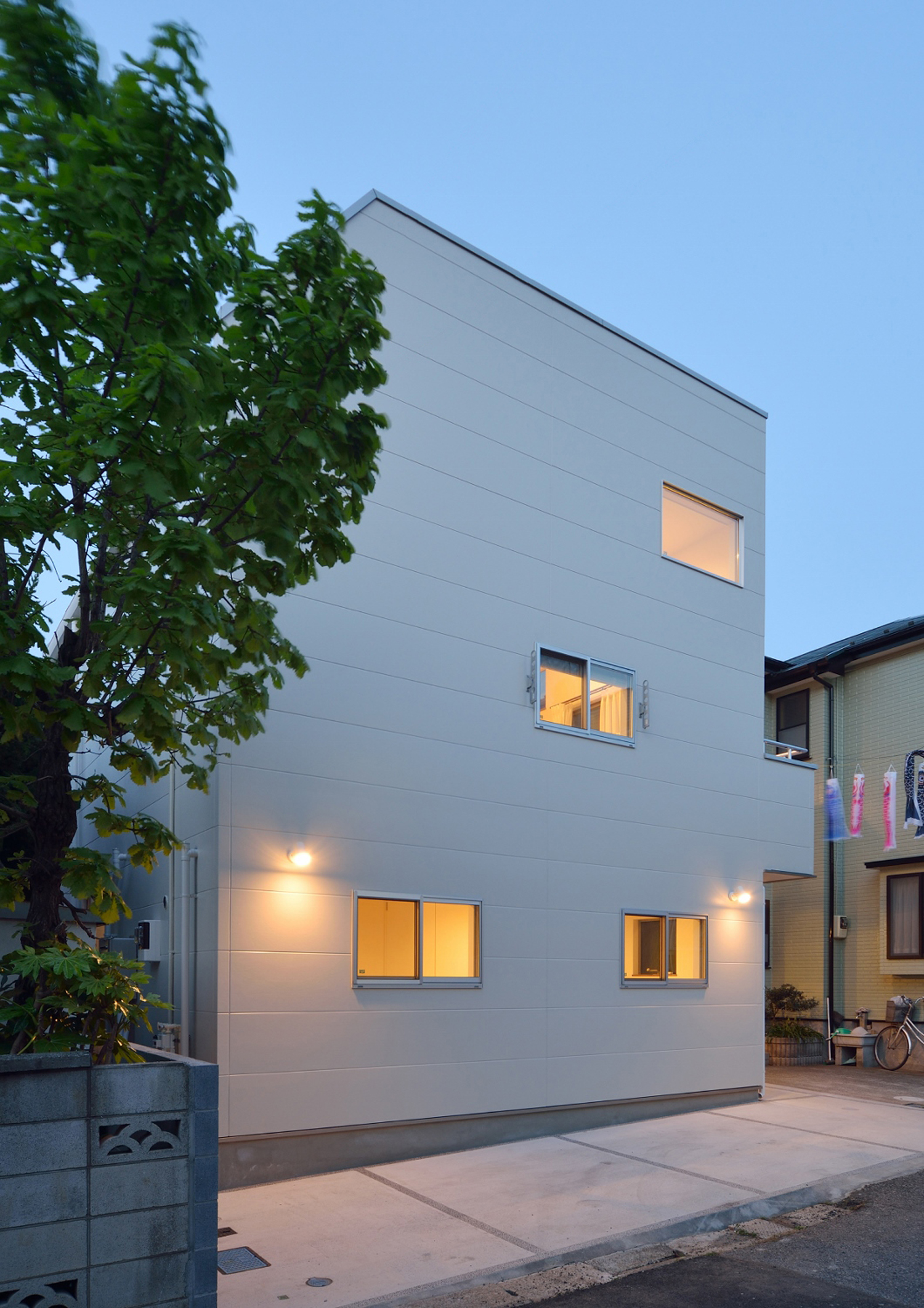 デザイン住宅建築実例_外観・注文住宅『CASE360 SKIP HOUSE』の建築実例・施⼯例の写真・建物外観全体