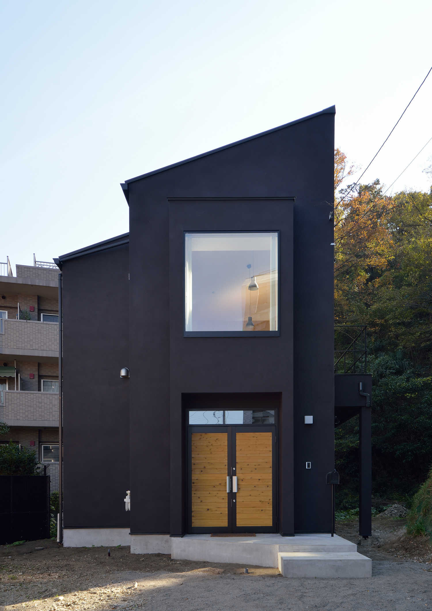 デザイン住宅建築実例_外観・注文住宅『CASE365 自然に寄り添う家』の建築実例・施⼯例の写真・建物外観全体