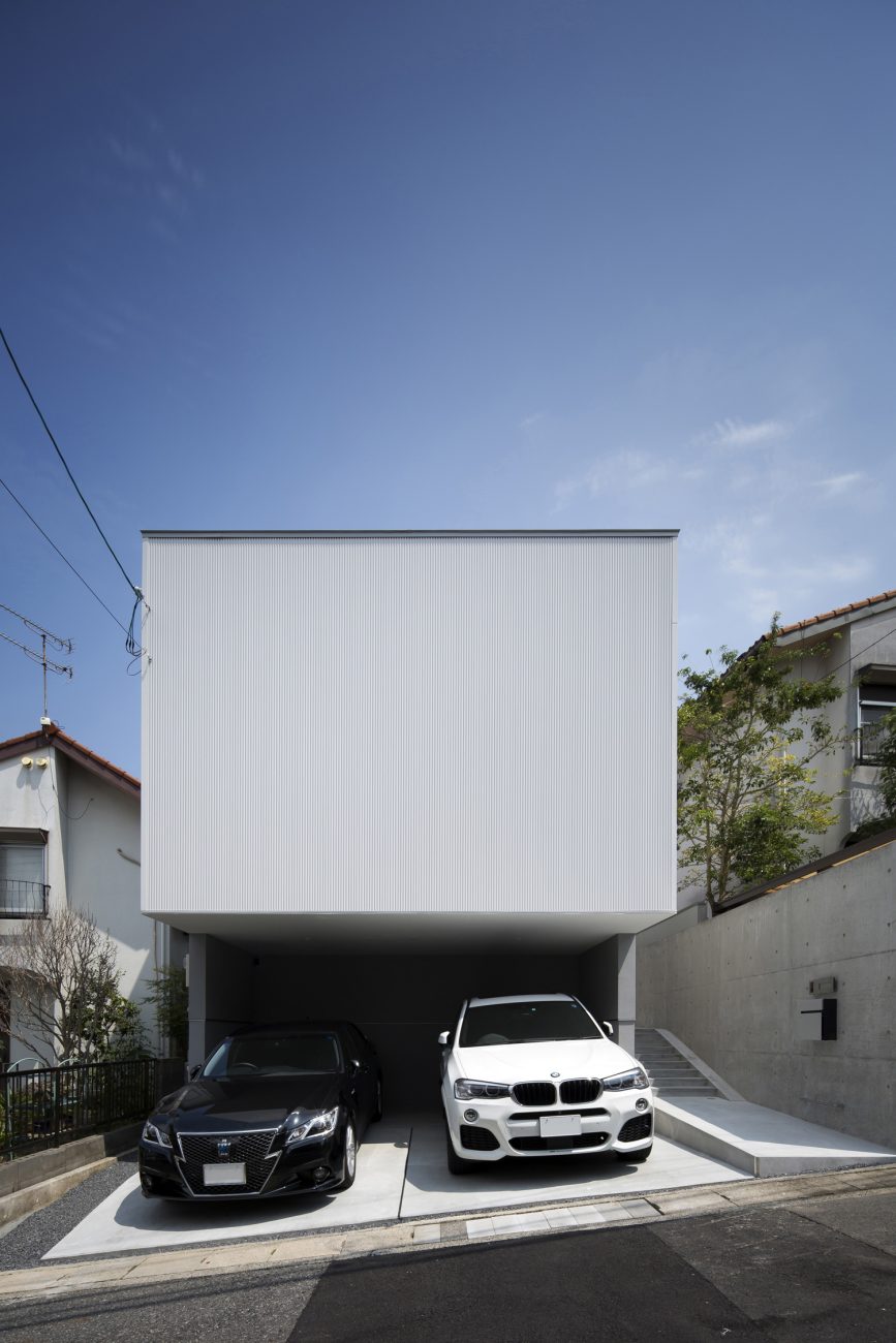デザイン住宅建築実例_外観・注文住宅『CASE372 FLOAT BOX』の建築実例・施⼯例の写真・建物外観全体