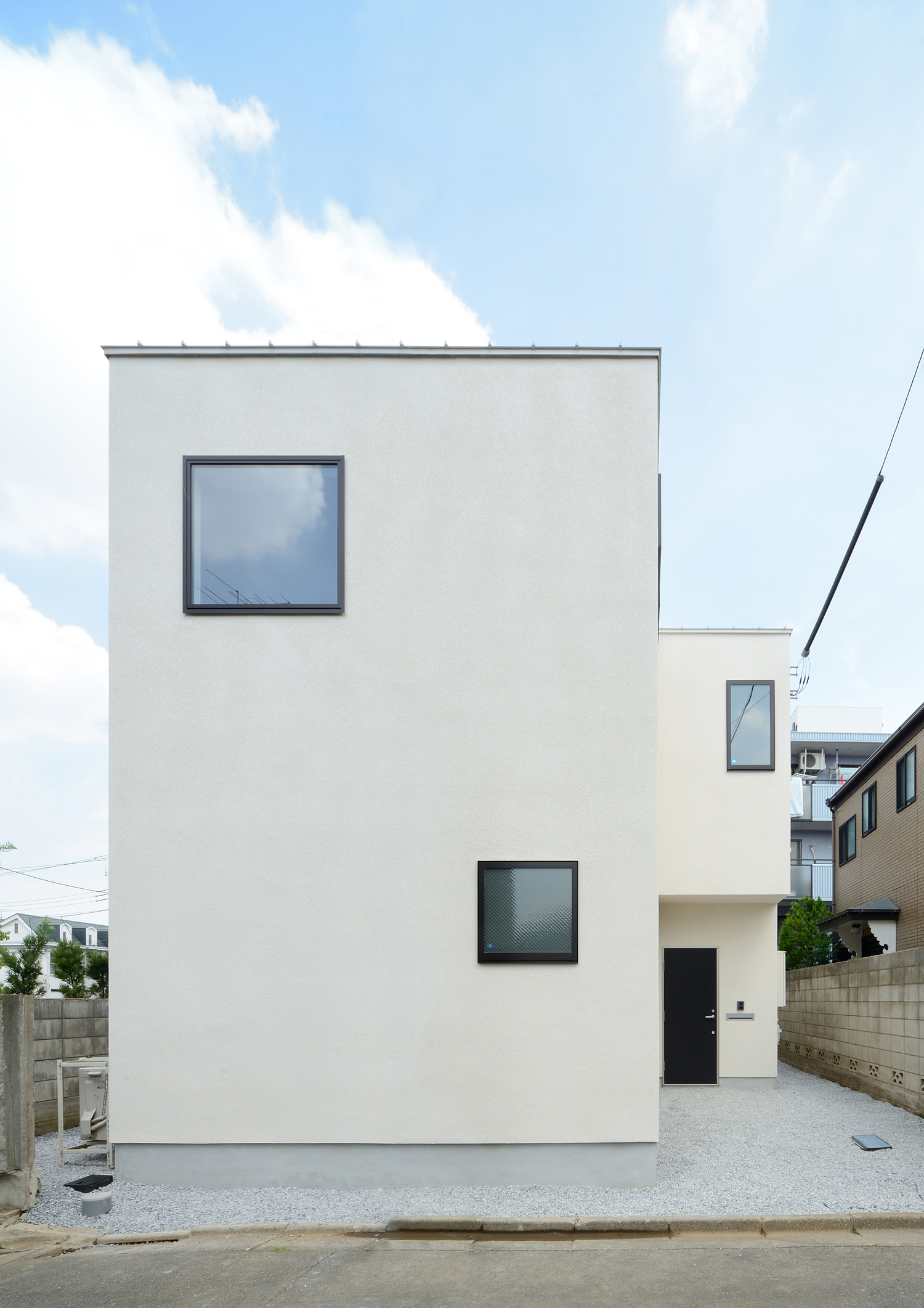 デザイン住宅建築実例_外観・注文住宅『CASE378 石神井川の家』の建築実例・施⼯例の写真・建物外観全体