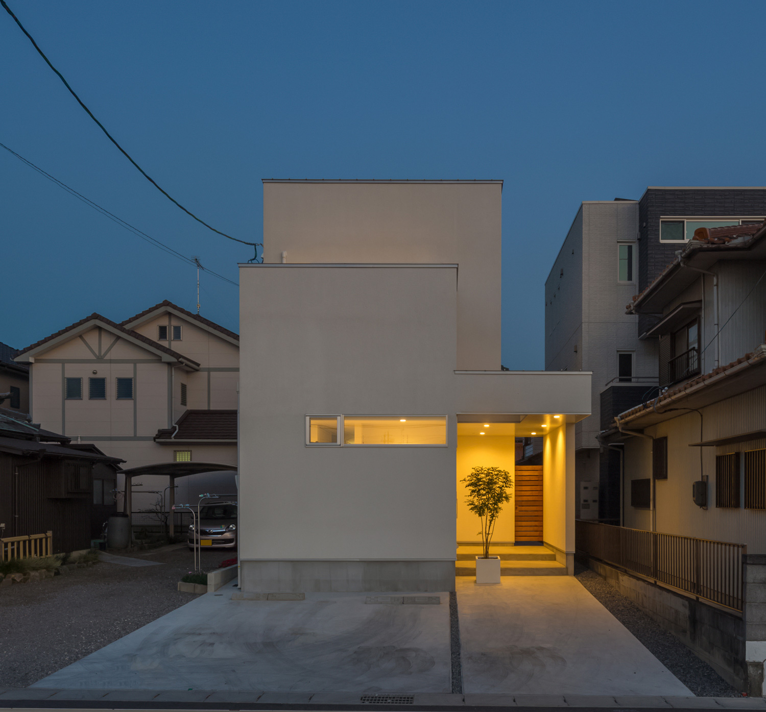 デザイン住宅建築実例_外観・注文住宅『CASE385 空に抜ける家』の建築実例・施⼯例の写真・建物外観全体