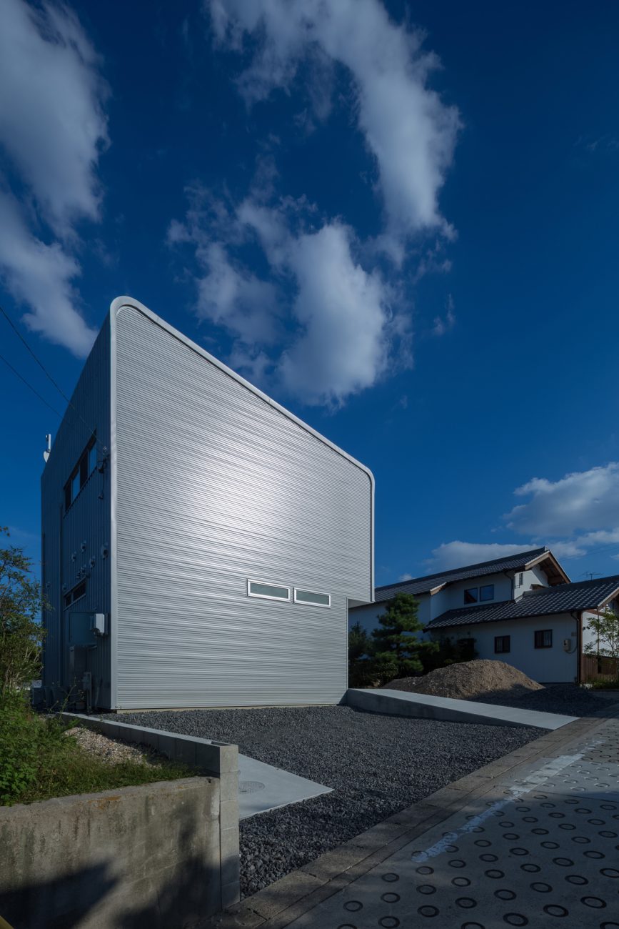 デザイン住宅建築実例_外観・注文住宅『CASE388 プロテクト』の建築実例・施⼯例の写真・建物外観全体