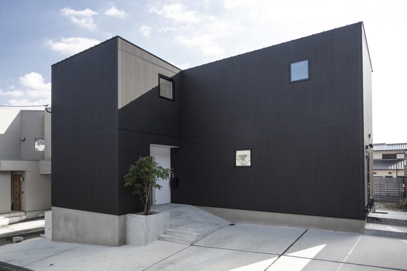 デザイン住宅建築実例_外観・注文住宅『CASE394 素色の家』の建築実例・施⼯例の写真・建物外観全体