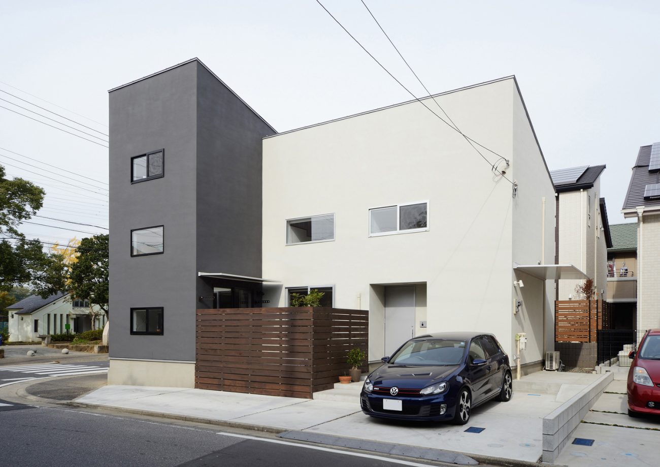 デザイン住宅建築実例_外観・注文住宅『CASE400 Rステップ』の建築実例・施⼯例の写真・建物外観全体