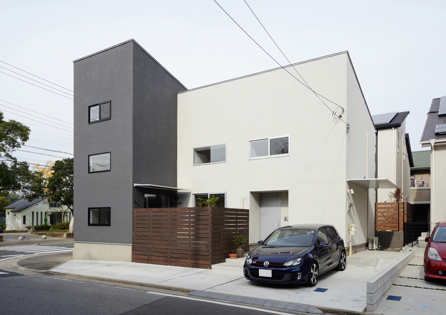 デザイン住宅建築実例_外観・注文住宅『CASE400 Rステップ』の建築実例・施⼯例の写真・建物外観全体