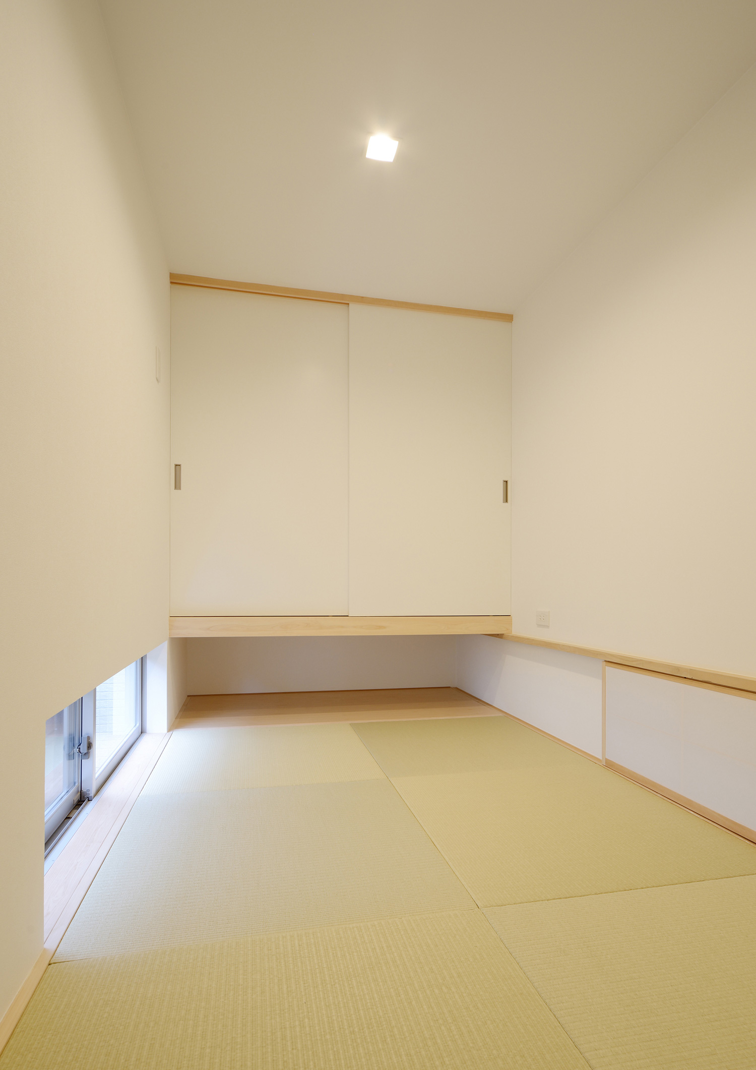 地窓があるシンプルな和室・デザイン住宅