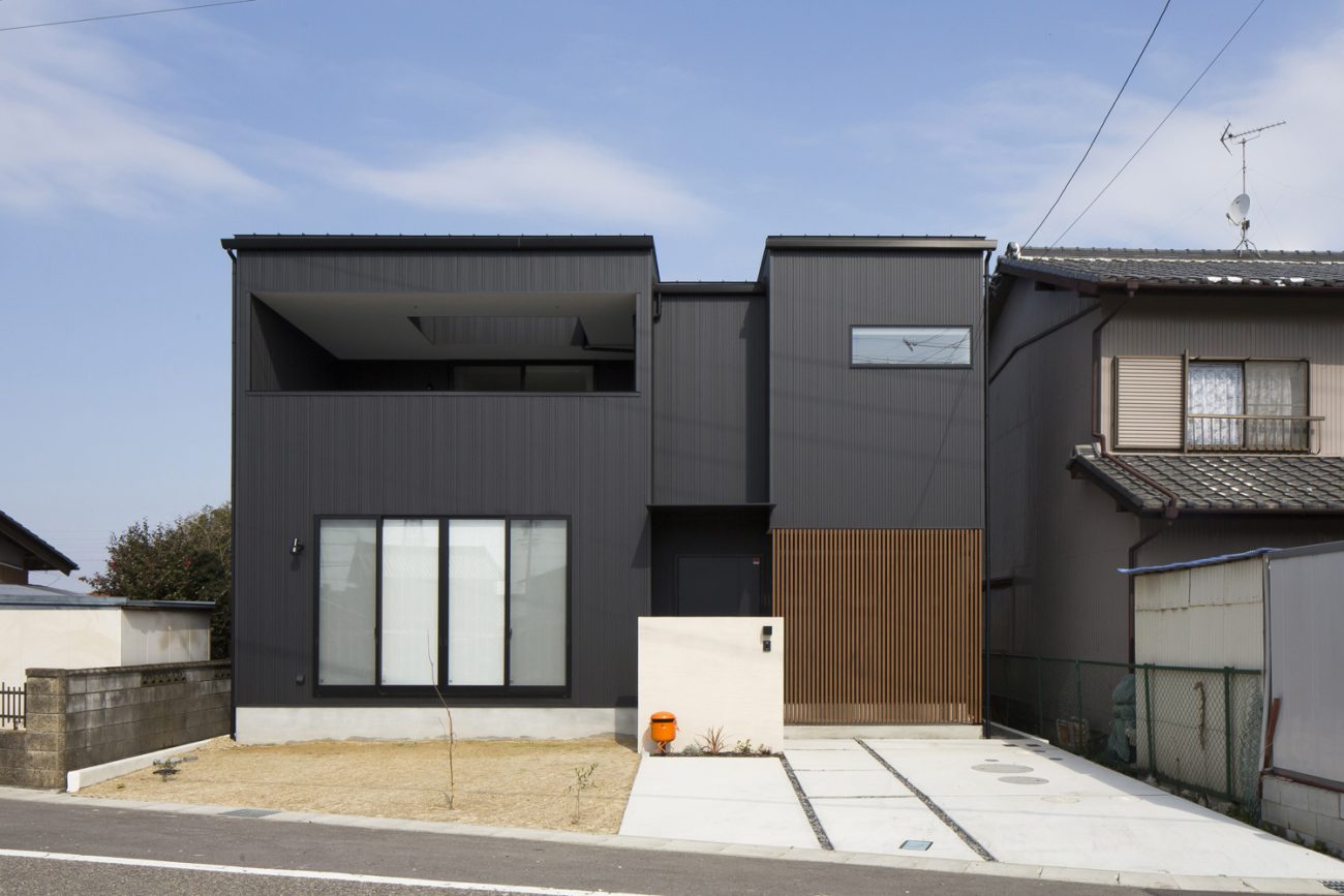 デザイン住宅建築実例_外観・注文住宅『CASE401 通い路の家』の建築実例・施⼯例の写真・建物外観全体