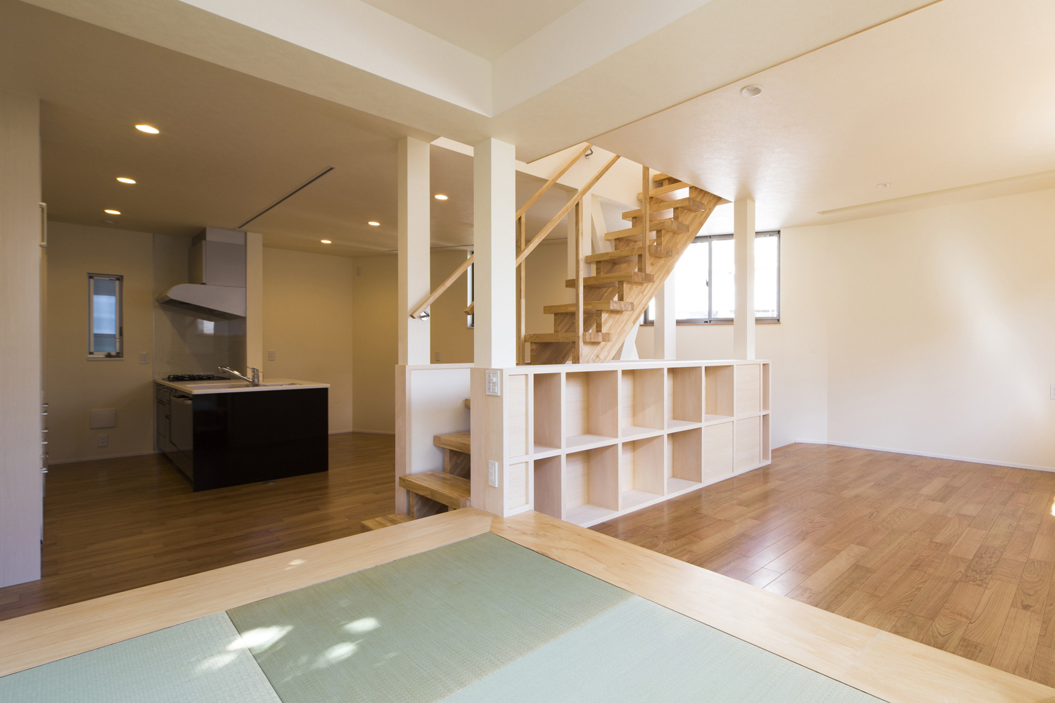 琉球畳の畳スペースがあるコンパクトなLDK・デザイン住宅