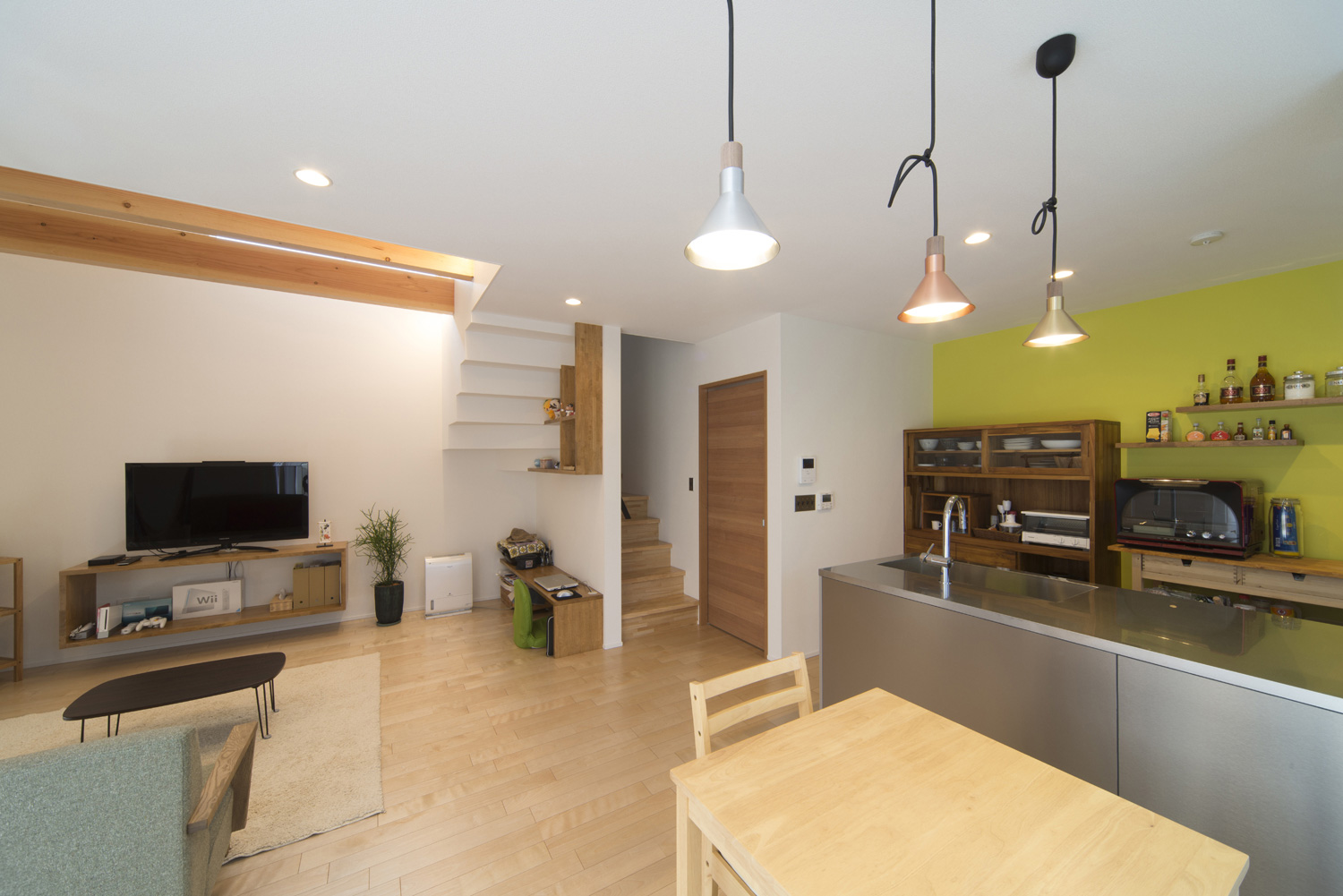 木のインテリアで統一したナチュラルでおしゃれなLDK・デザイン住宅