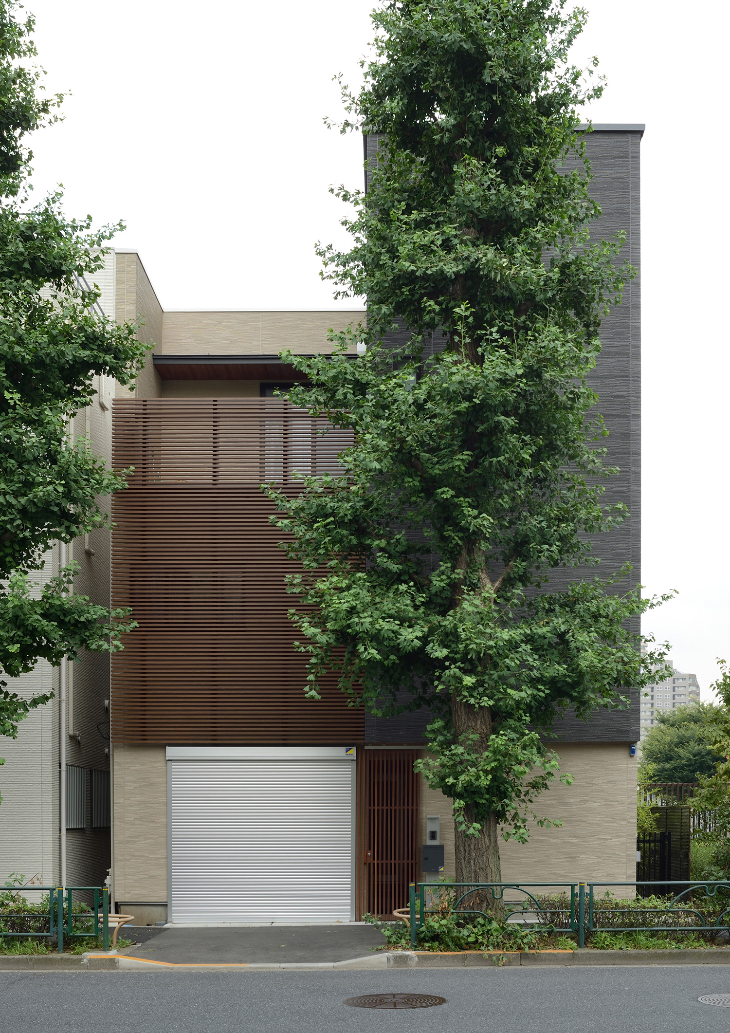 デザイン住宅建築実例_外観・注文住宅『CASE419 彩りを眺める家』の建築実例・施⼯例の写真・建物外観全体