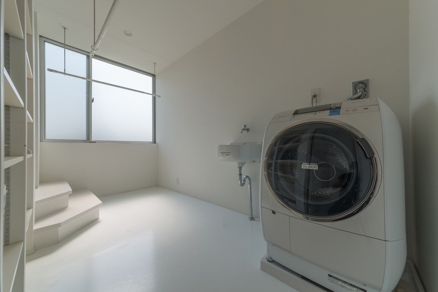 室内干しが出来る広いランドリールーム・デザイン住宅