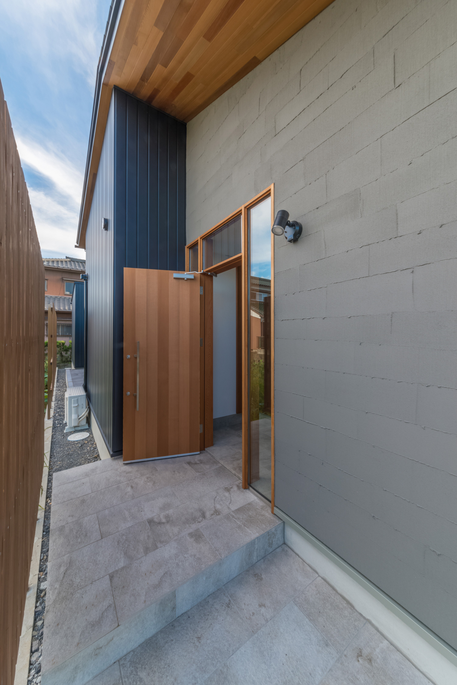 注文住宅・デザイン住宅建築実例_玄関 注文住宅・デザイン住宅建築実例_『CASE436 イドコロハウス』_玄関